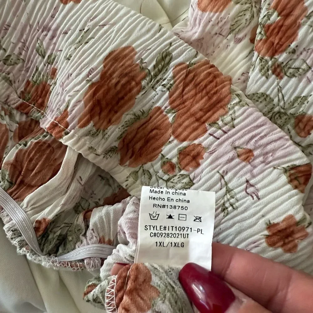 Floral V-Neck Blouse - Picture 7 of 8